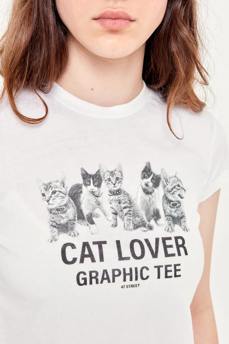 Remera de jersey con diseño de gatos, accesorio casual y divertido para mujeres de 47 Street en Remeras para argentina