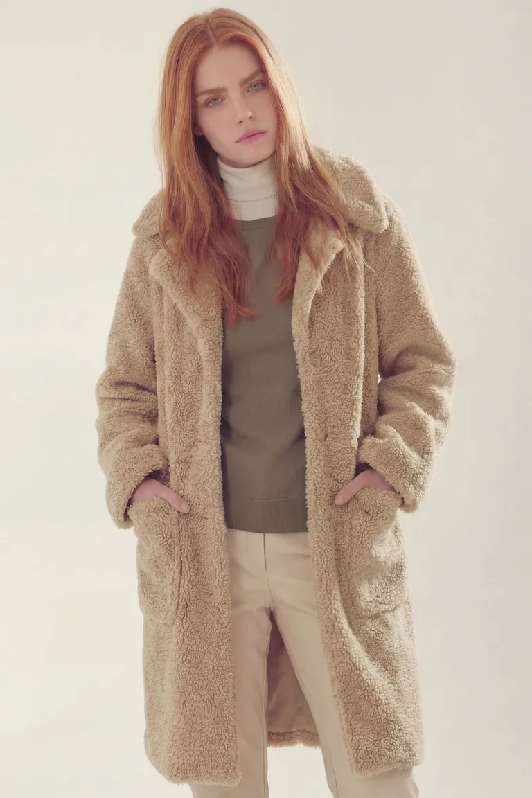 Tapado largo de corte recto con solapas, bolsillos laterales y cierre frontal para mujer de Akiabara en Tapados para argentina