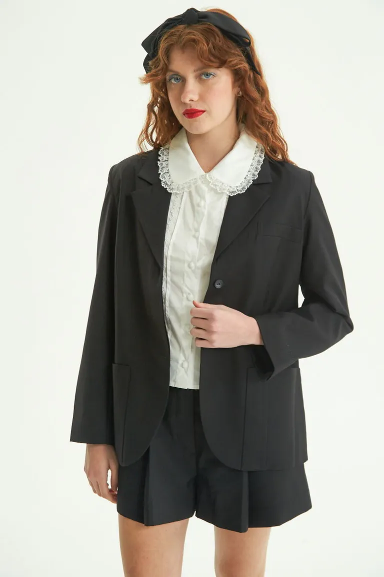 Saco sastre oversize con solapa y bolsillos para un estilo chic y relajado de Las Pepas en Blazers para argentina