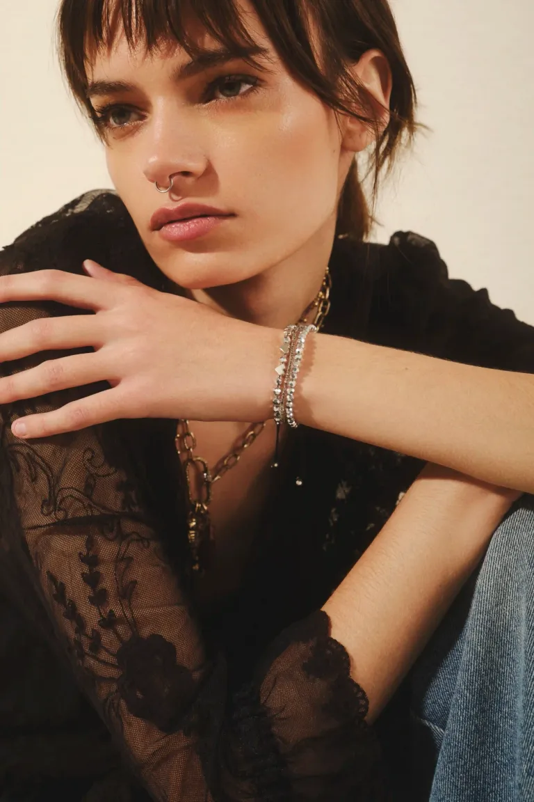 Pulsera Regulable de Hilo con Detalles Metálicos y Piedras Facetadas de Rapsodia en Bijouterie para argentina