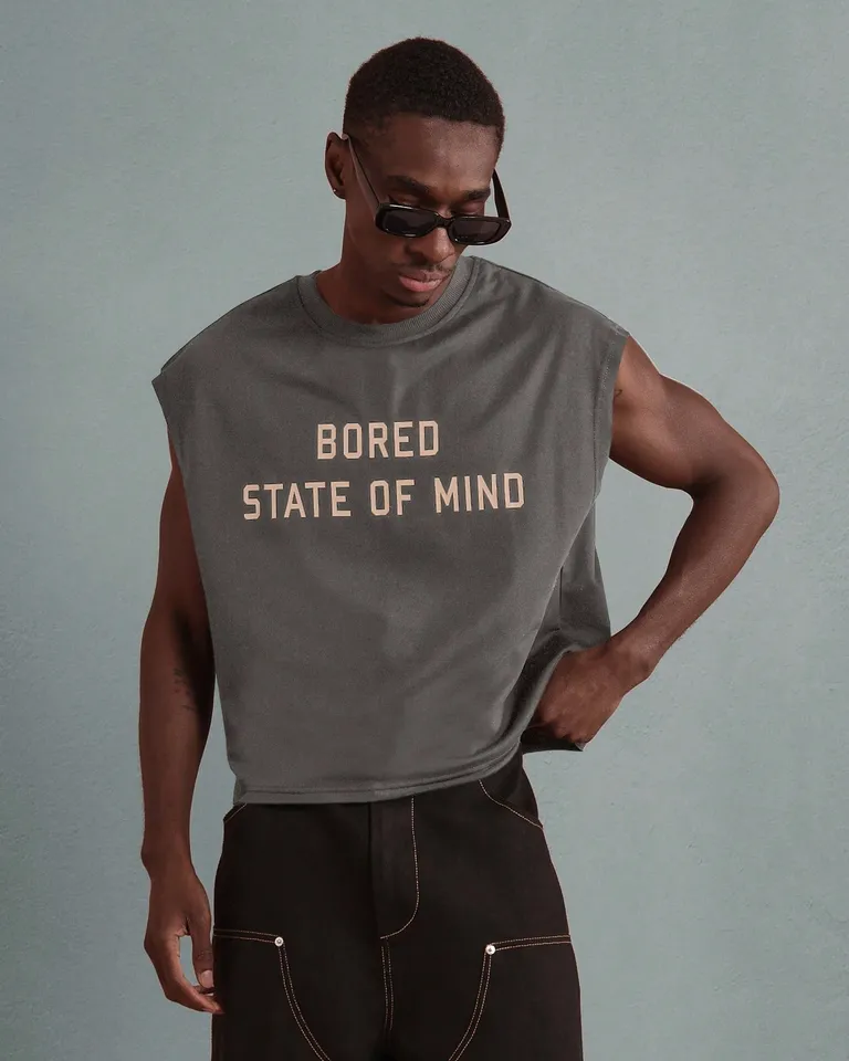 Musculosa con texto desgastada de Sumwon en Remeras y Polos para argentina