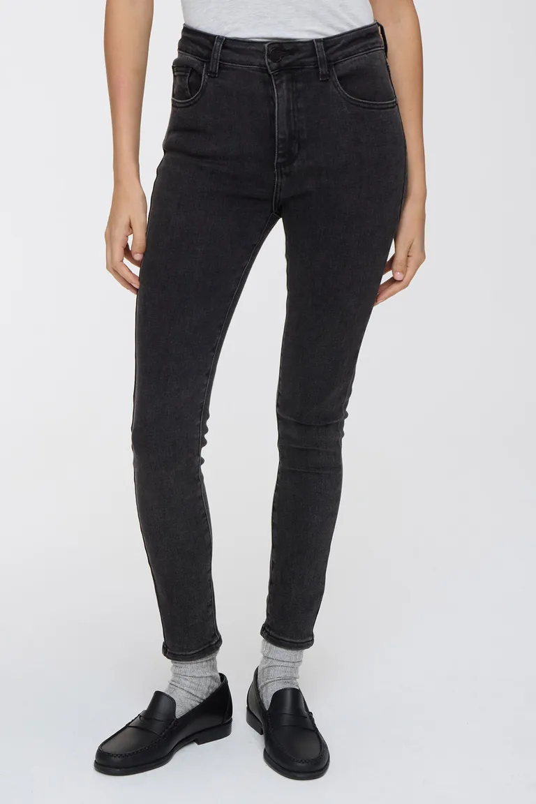 Pantalones de mezclilla negros de corte skinny y tiro medio de Cuesta Blanca en Pantalones para argentina