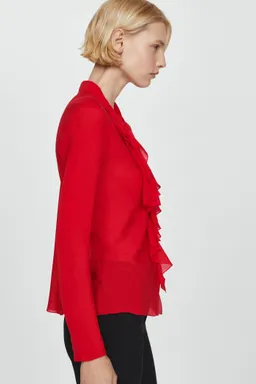 Blusa con volante escote de Mango en Blusas para argentina