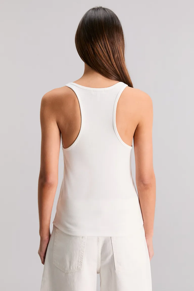 Musculosa en tono verde con gráfica estampada 'Tutto Passa' de Kosiuko en Tops para argentina