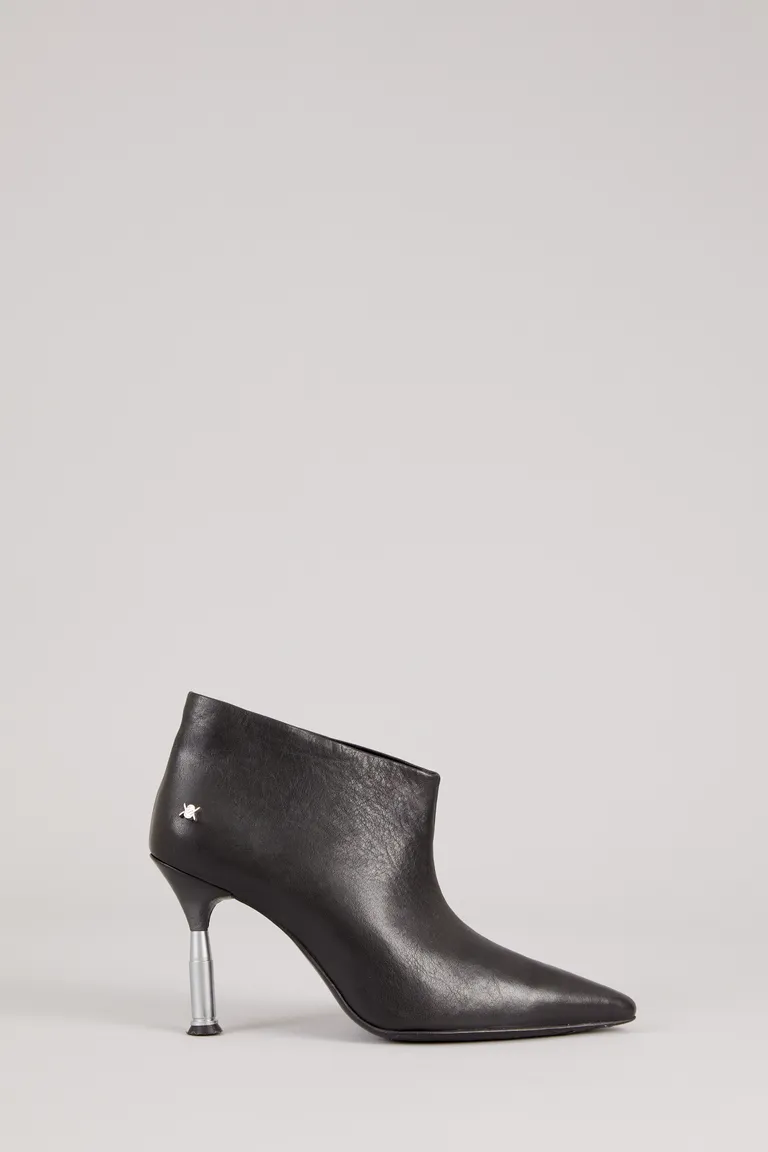 Bota Joyride: Elegancia y Estilo en un Diseño de Caña Baja de Kosiuko en Botas y Botinetas para argentina