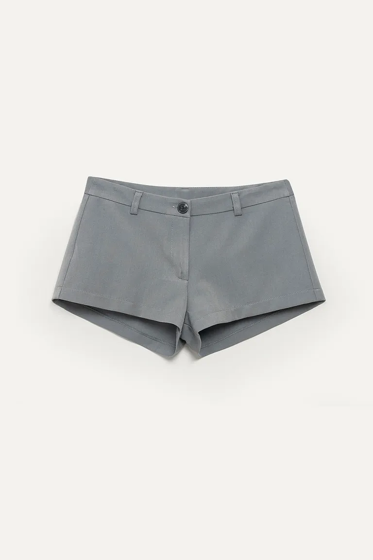 Short de corte sastrero con presillas, bolsillos y etiqueta decorativa para un estilo casual y elegante de 47 Street en Shorts para argentina