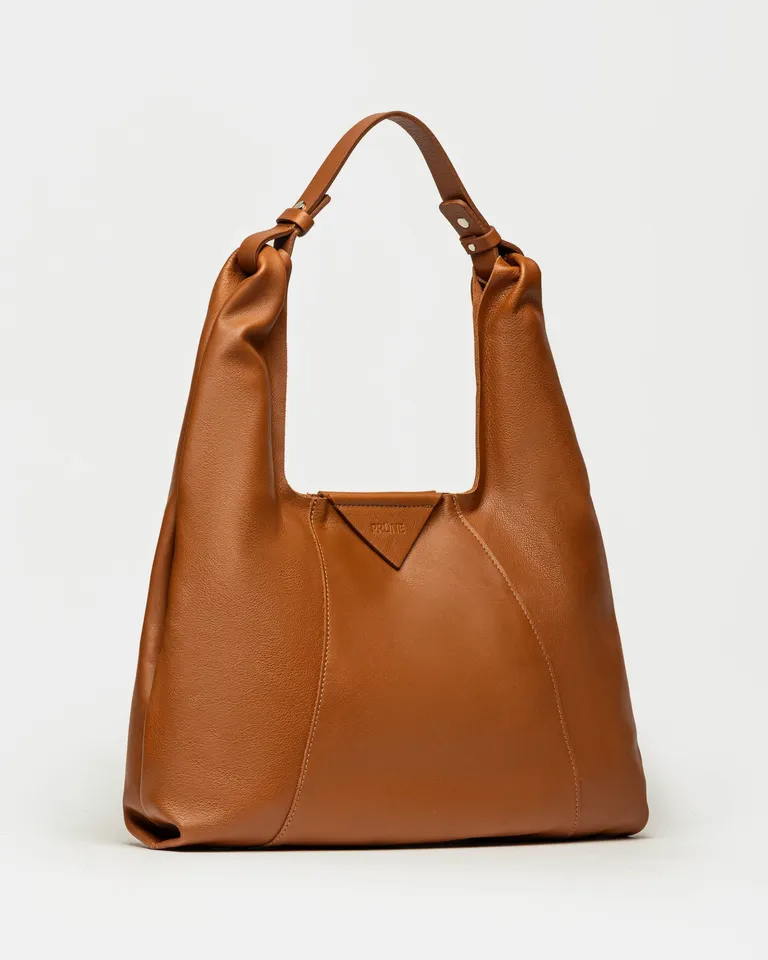 Cartera amplia de hombro con diseño estructurado y asa superior fija para uso diario casual de Prüne en Bolsos y Carteras para argentina