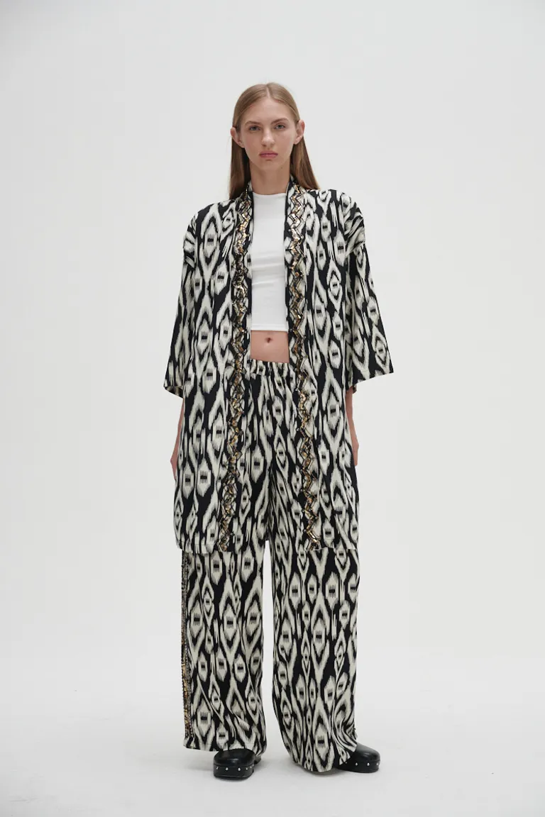 Kimono de algodón con estampado geométrico, una prenda ligera y versátil para lucir con elegancia de Sweet en Kimonos para argentina