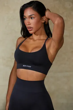 Top deportivo define luxe negro de Oh Polly en Tops para argentina