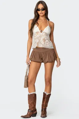Top halter crochet babydoll de Edikted en Tops para argentina