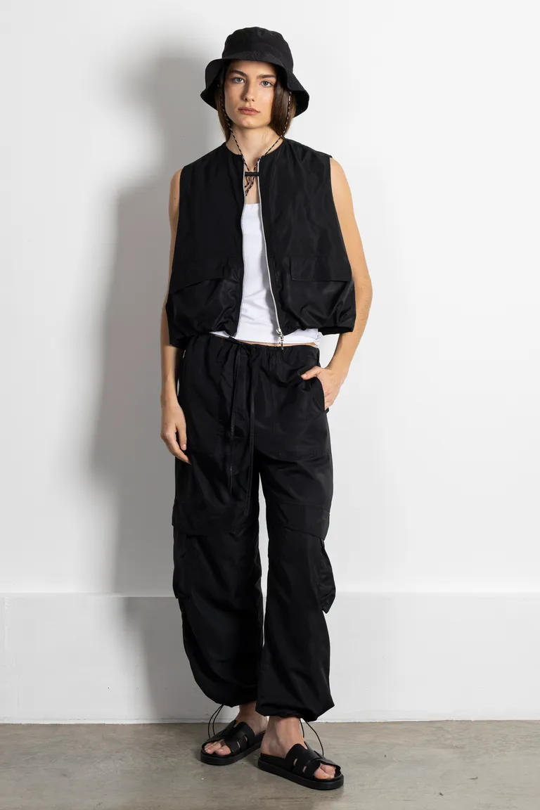 Chaleco negro de diseño moderno y elegante para mujer de Kill en Chalecos para argentina