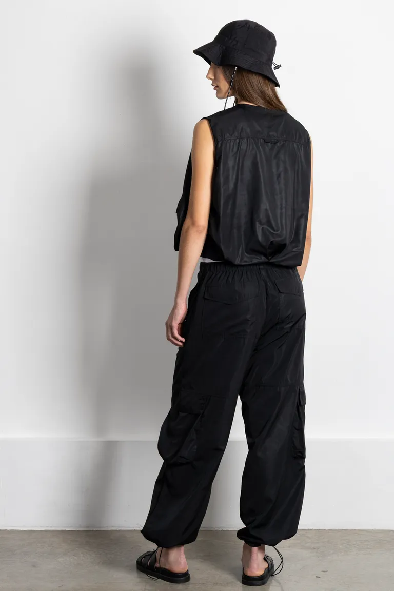 Chaleco negro de diseño moderno y elegante para mujer de Kill en Chalecos para argentina