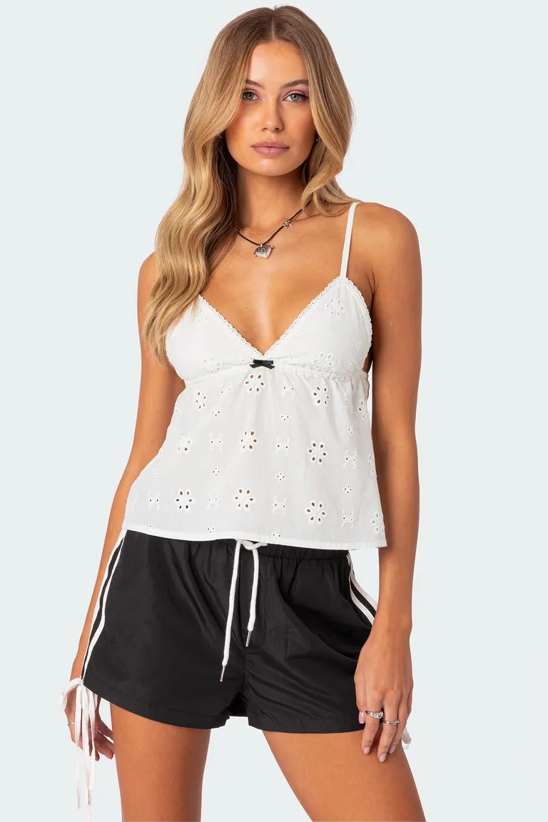 Musculosa ojalillo emilie de Edikted en Tops para argentina