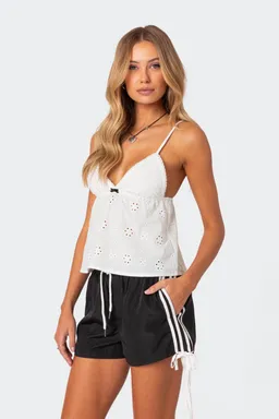 Musculosa ojalillo emilie de Edikted en Tops para argentina
