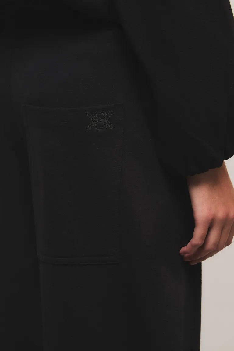 Pantalón de corte regular con bolsillos frontales y posteriores y detalle de recortes laterales de Kosiuko en Pantalones para argentina