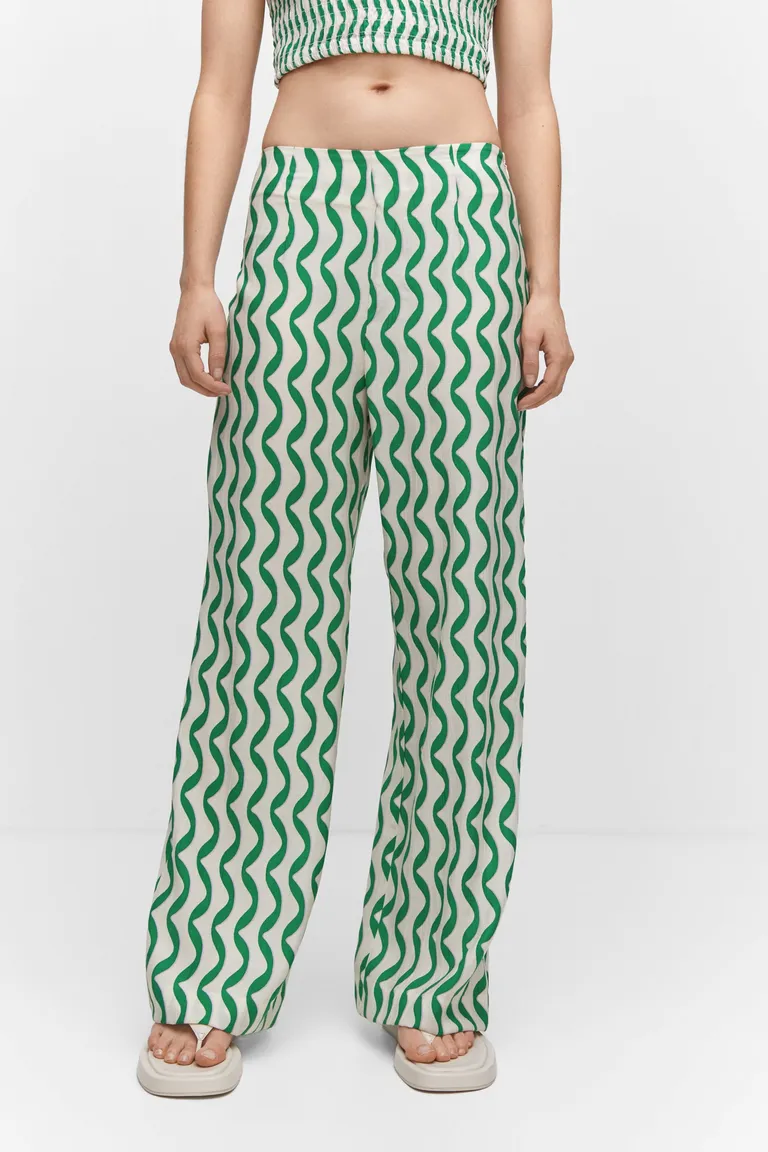 Pantalón textura estampado de Mango en Pantalones para argentina