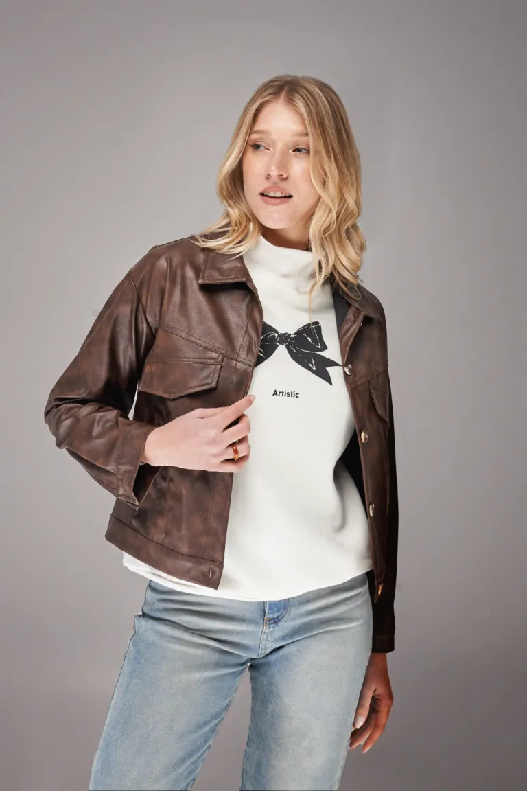 Chaqueta de cuero marrón para mujer, una prenda elegante y versátil de Apricot en Chaquetas para argentina