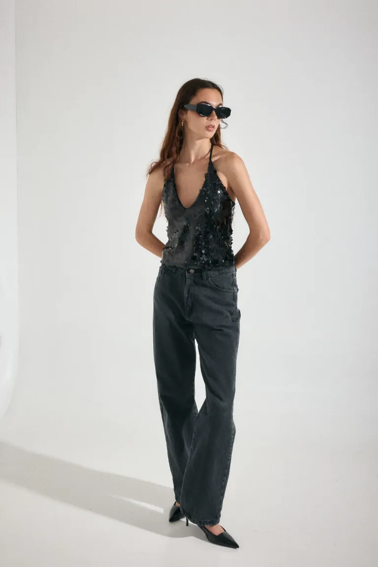 Top Halter de Lentejuelas Negras con Escote en V y Espalda Baja de Audaz en Tops para argentina