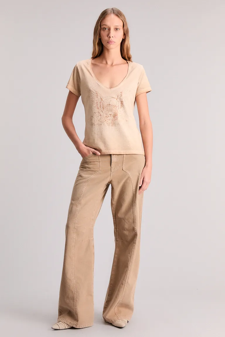 Remera con estampado exclusivo y detalles customizados en algodón de Kosiuko en Remeras para argentina