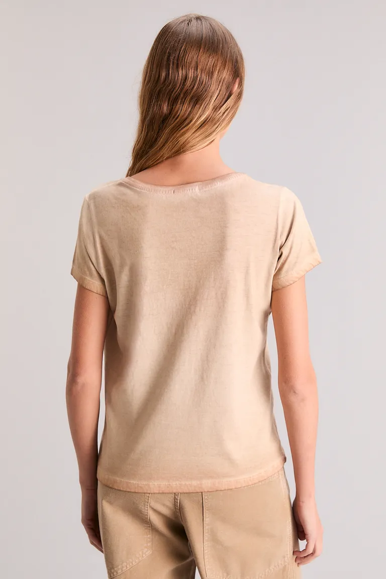 Remera con estampado exclusivo y detalles customizados en algodón de Kosiuko en Remeras para argentina