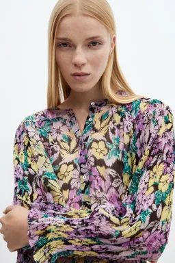 Blusa textura floral de Mango en Blusas para argentina