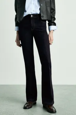 Jeans flare rinse wash de Mango en Pantalones para argentina