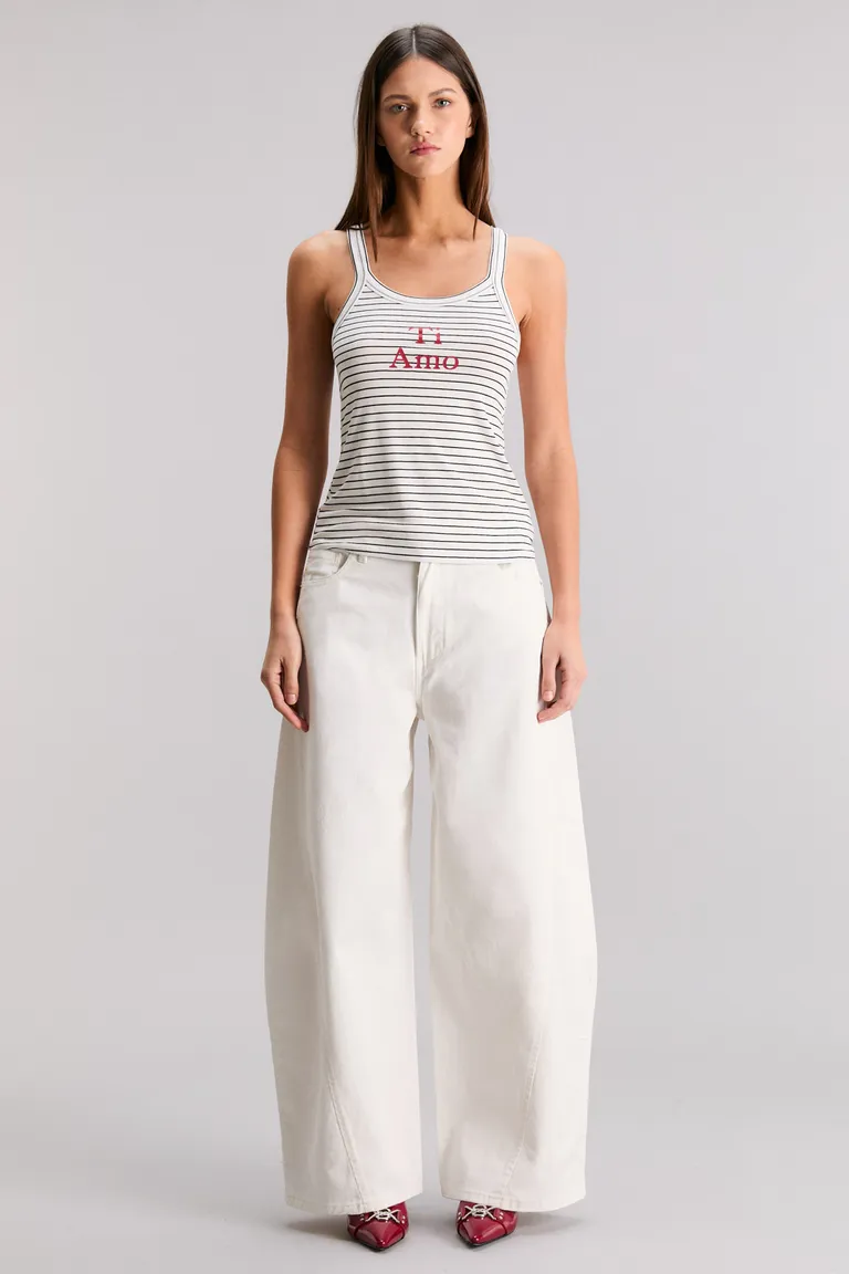 Musculosa de corte slim con estampado exclusivo para mujer de Kosiuko en Remeras para argentina
