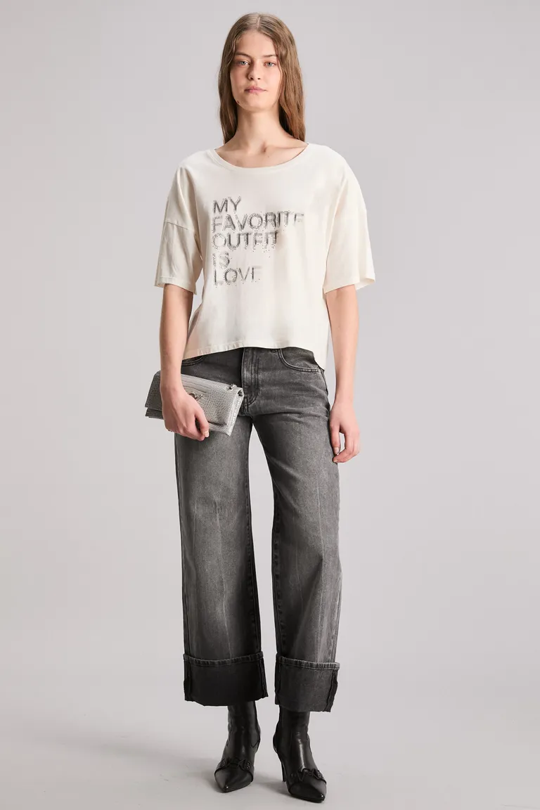 Remera boxy de algodón con estampado gráfico y detalles en cristales de Kosiuko en Remeras para argentina