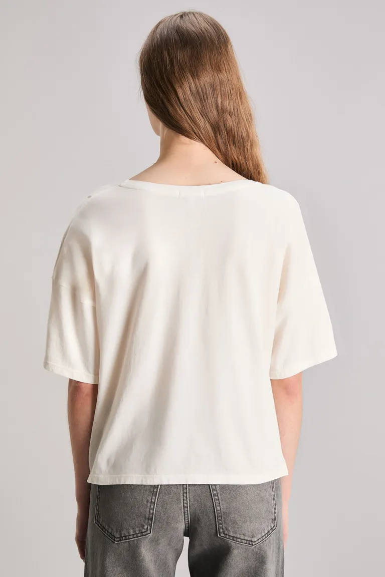 Remera boxy de algodón con estampado gráfico y detalles en cristales de Kosiuko en Remeras para argentina