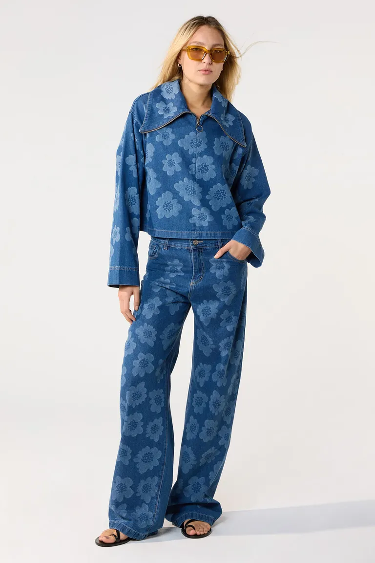 Pantalón de denim de corte wide con diseño floral láser de Cuesta Blanca en Pantalones para argentina