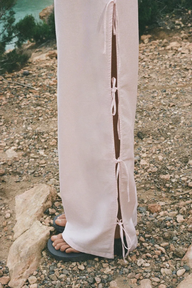 Pantalón recto aberturas lazos de Mango en Pantalones para argentina