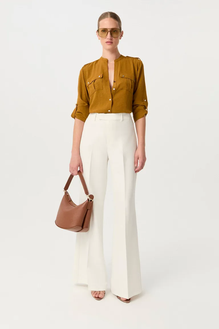 Camisa cargo de estilo utilitario y diseño relajado para un look diario sofisticado de Markova en Camisas para argentina