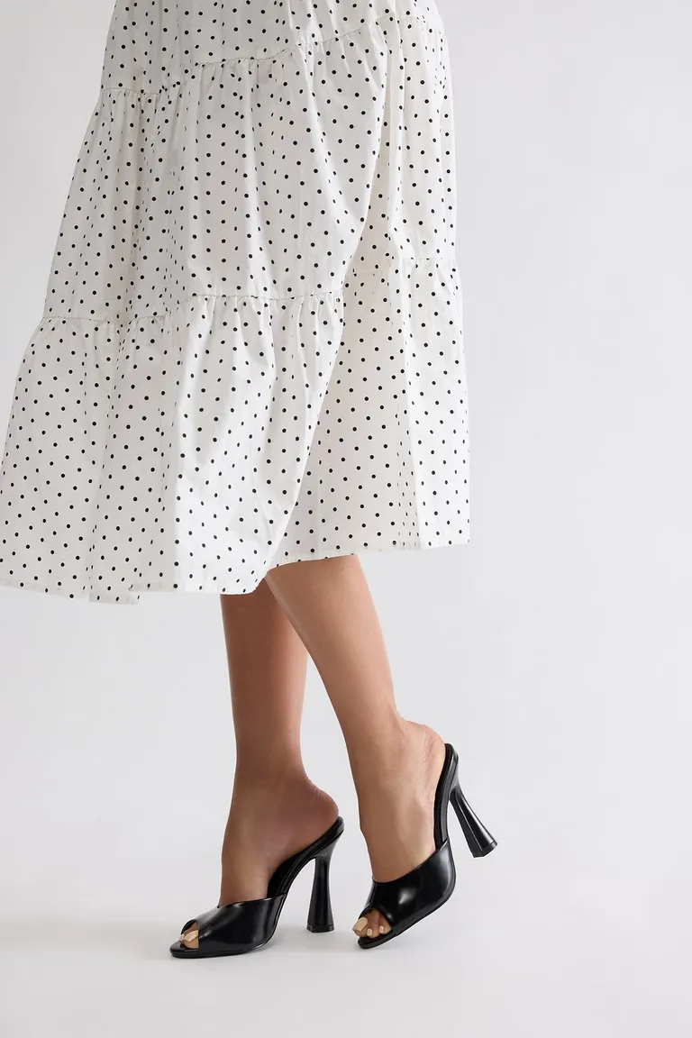 Mules brio peep toe negros de Fashion Nova en Zapatos con Tacos para argentina