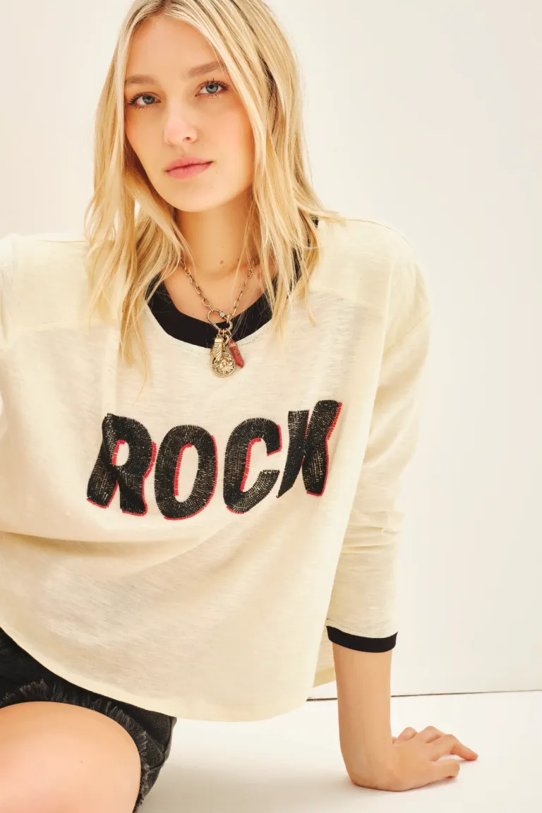 Remera blanca con bordado central en canutillos y diseño exclusivo de Rapsodia en Remeras para argentina