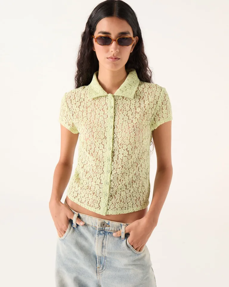 Camisa de encaje con cuello clásico y botones frontales de calce ajustado de Furzai en Camisas para argentina