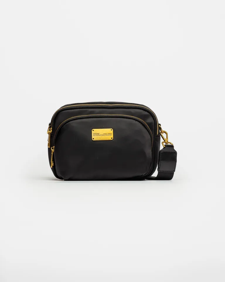 Bolsa mini de nylon Bolt en color negro, con detalles dorados y espíritu casual de Prüne en Bolsos y Carteras para argentina