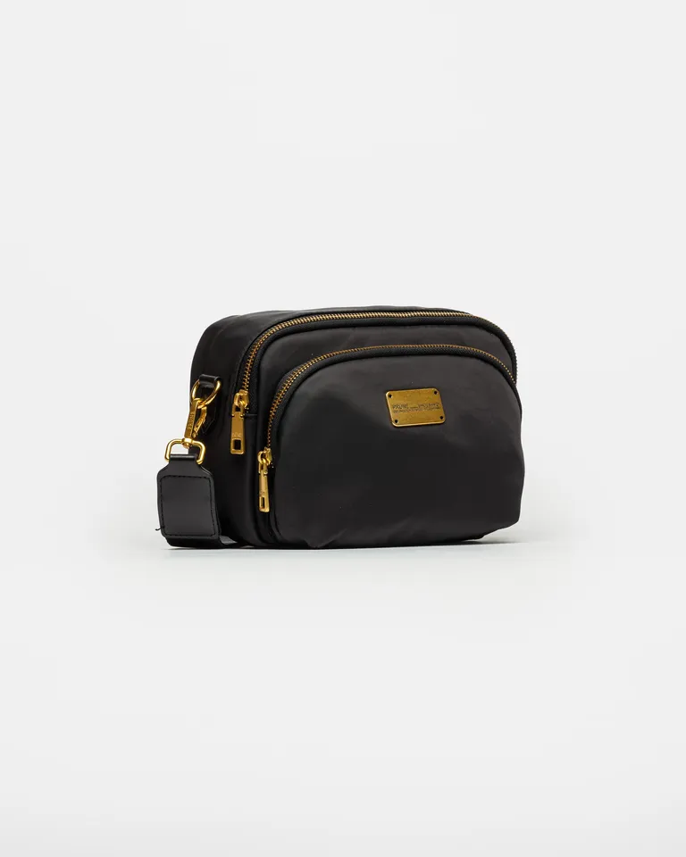 Bolsa mini de nylon Bolt en color negro, con detalles dorados y espíritu casual de Prüne en Bolsos y Carteras para argentina