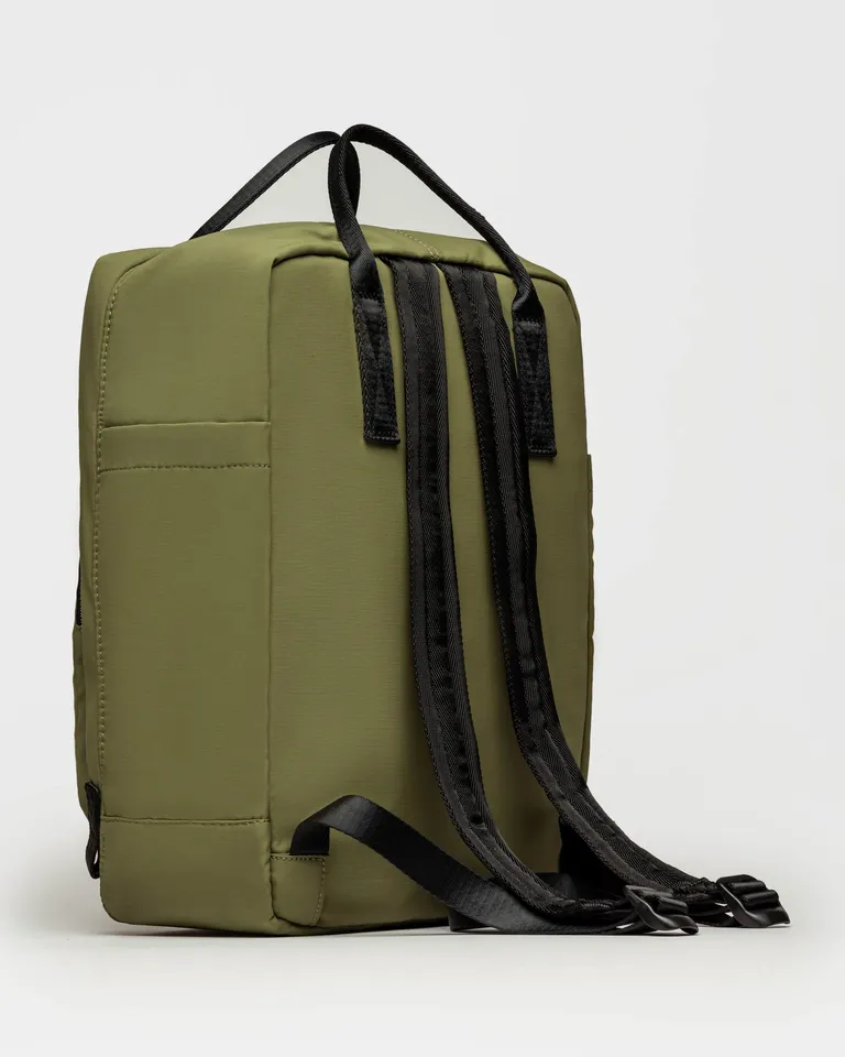 Mochila de la línea Forest en nylon cordura con herrajes en gun niquel y manijas de cinta poliéster negra de Prüne en Mochilas para argentina