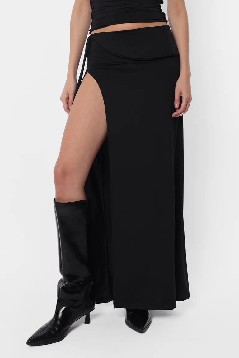 Falda Midi Negra de Microfibra con Tajo Lateral de Top White en Faldas para argentina
