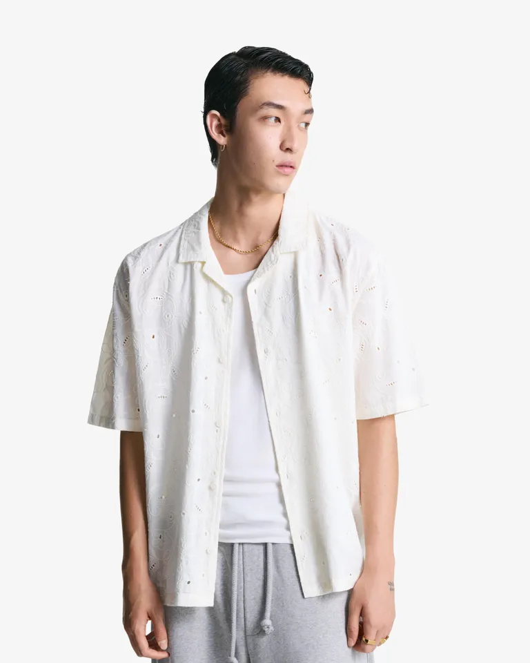 Camisa manga corta flores bordadas de Bershka en Camisas para argentina