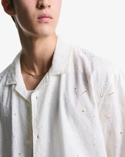 Camisa manga corta flores bordadas de Bershka en Camisas para argentina