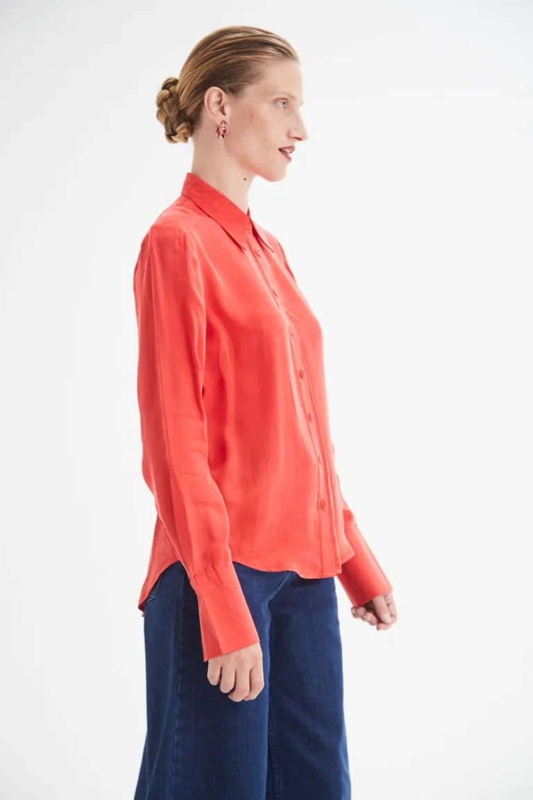 Camisa de corte recto con cuello clásico y puños anchos de terminación estructurada de Las Pepas en Camisas para argentina