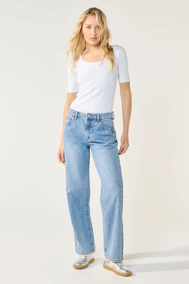 Pantalón de denim azul claro con diseño de strass y pierna recta de Cuesta Blanca en Pantalones para argentina