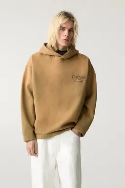 Buzo capucha chevrolet de Pull&Bear en Buzos y Sweaters para argentina