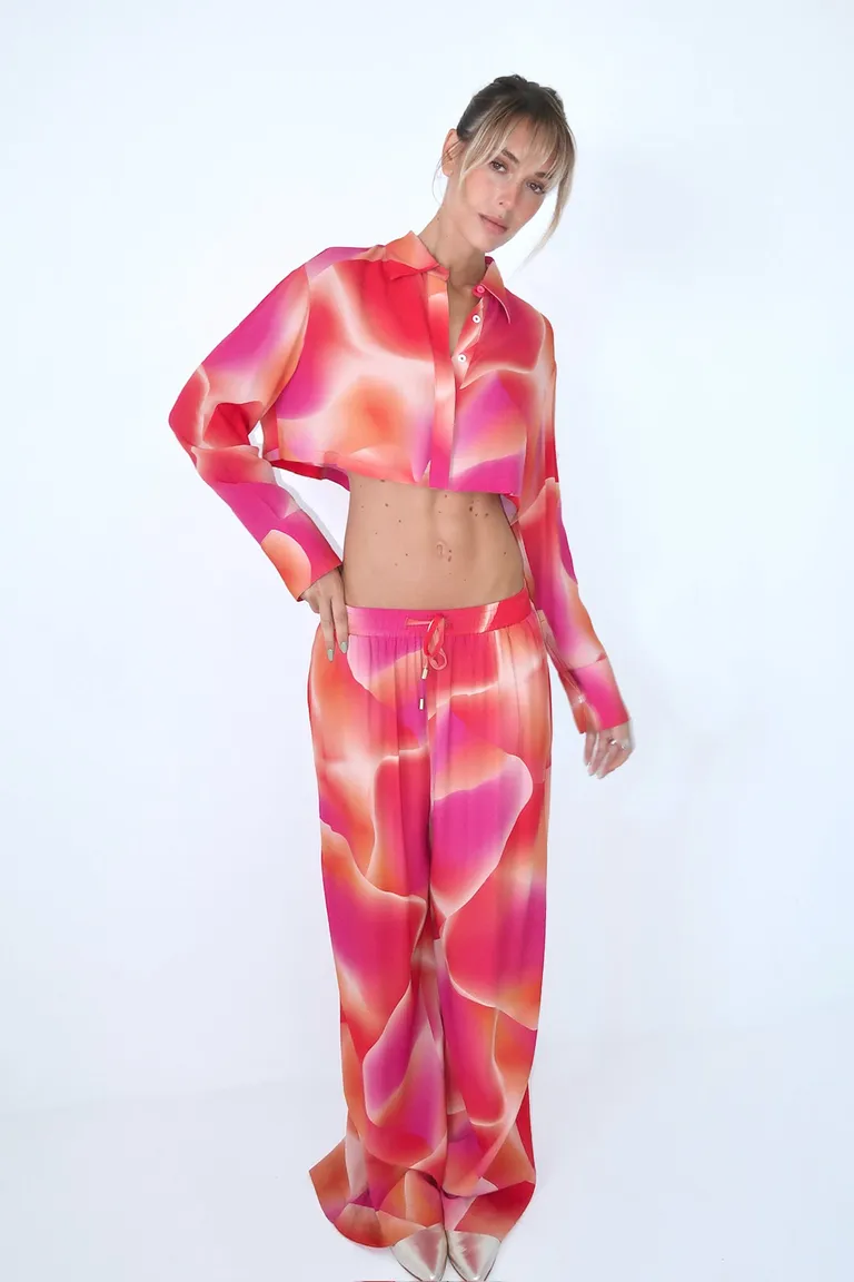 Pantalón Delilah - Diseño Estampado, Cintura Elástica y Detalles Metálicos de Naíma en Pantalones para argentina