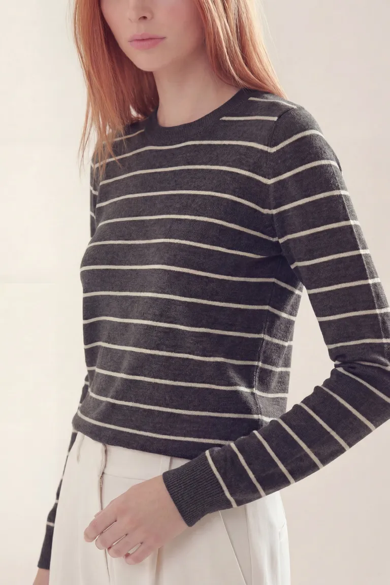 Remera manga larga con diseño de rayas horizontales y cuello redondo de Akiabara en Remeras para argentina