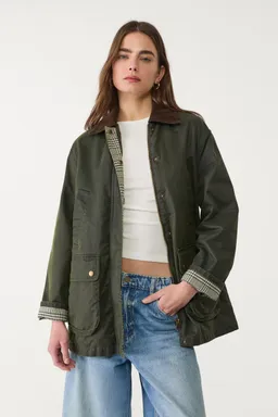 Parka encerada con bolsillos de Stradivarius en Chaquetas para argentina