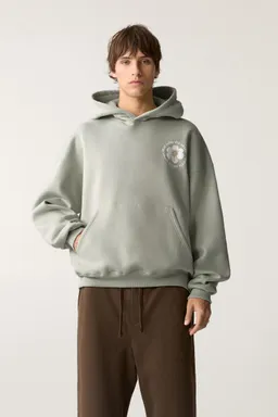 Buzo con capucha flor de Pull&Bear en Buzos y Sweaters para argentina