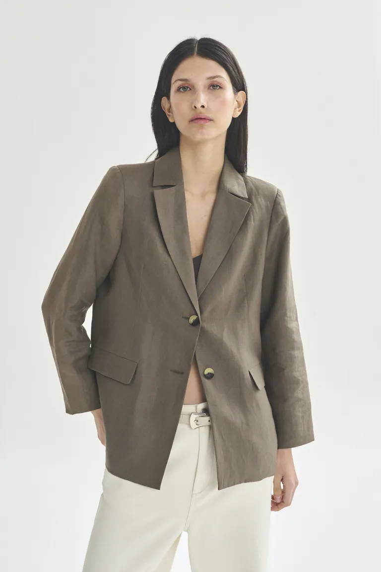 Sofisticado blazer de diseño moderno y elegante para mujeres de Akiabara en Blazers para argentina