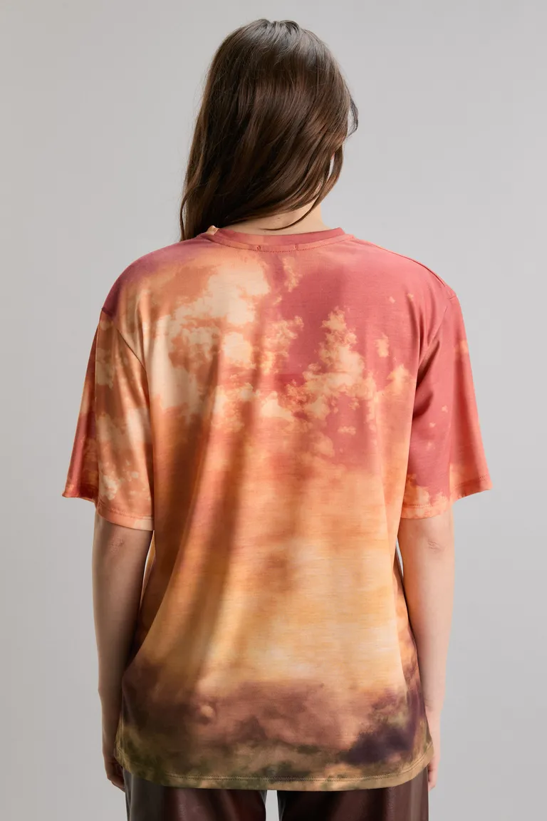 Remera de estilo vintage con diseño exclusivo y corte oversize de Kosiuko en Remeras para argentina